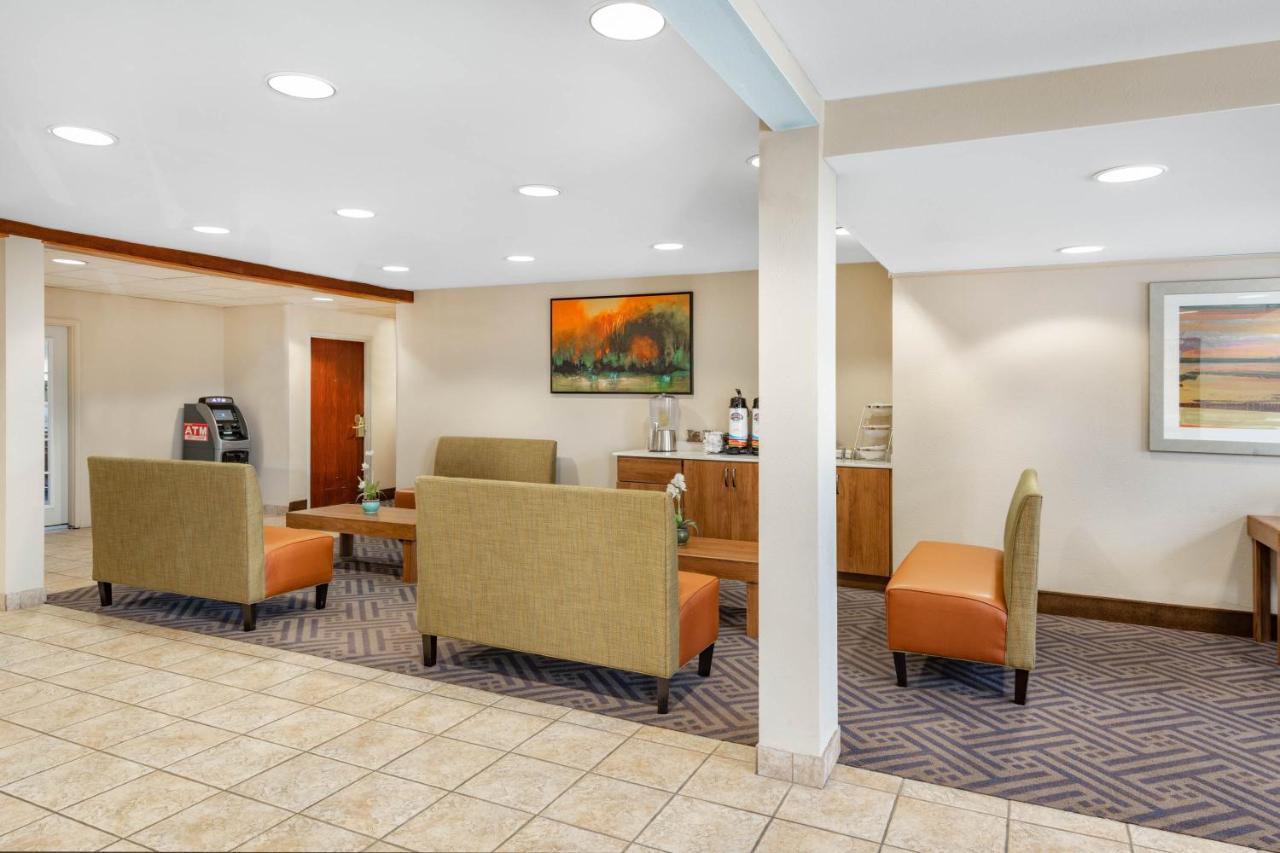 Baymont By Wyndham Farmington Hotel Exterior photo