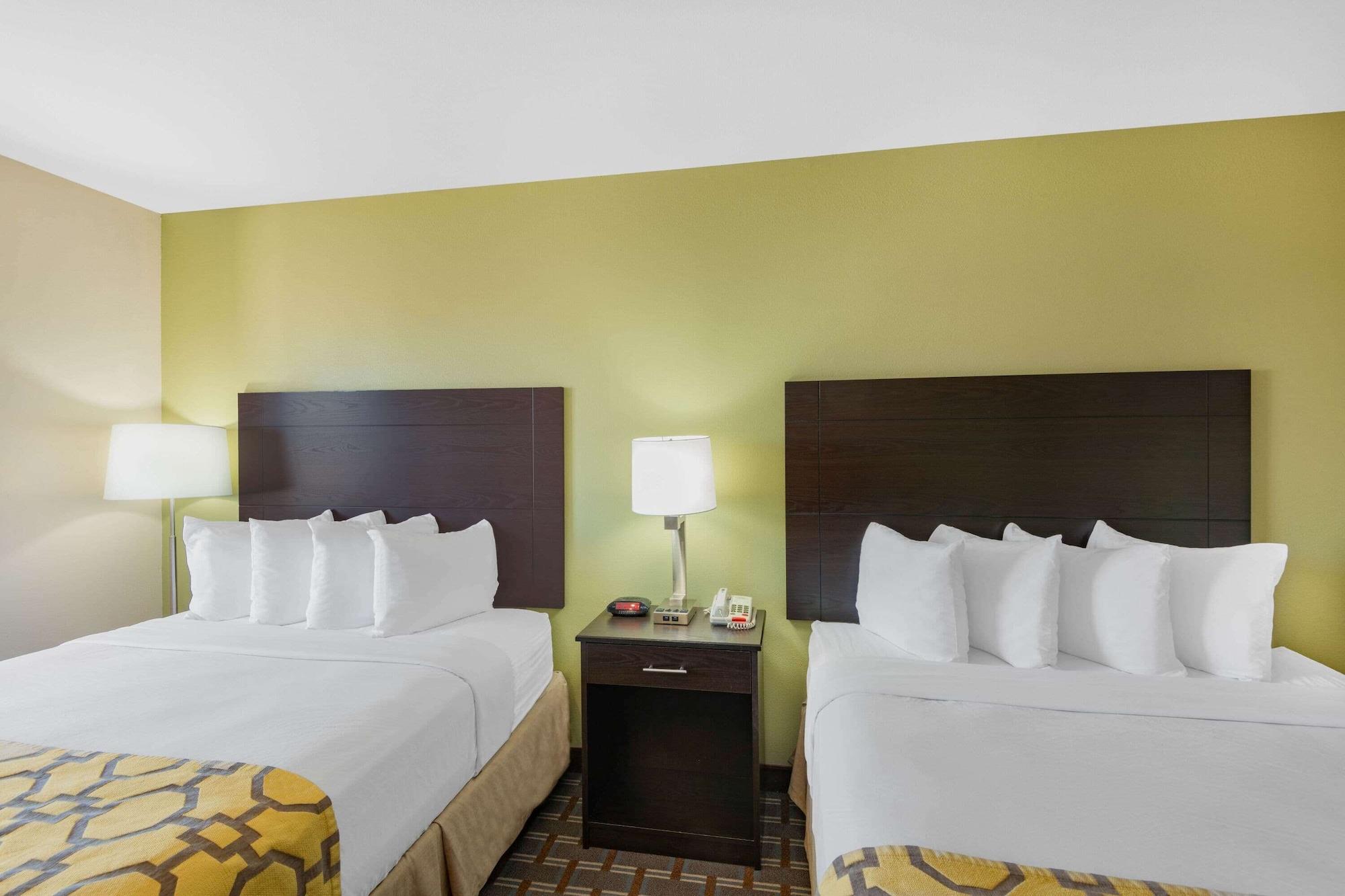 Baymont By Wyndham Farmington Hotel Exterior photo