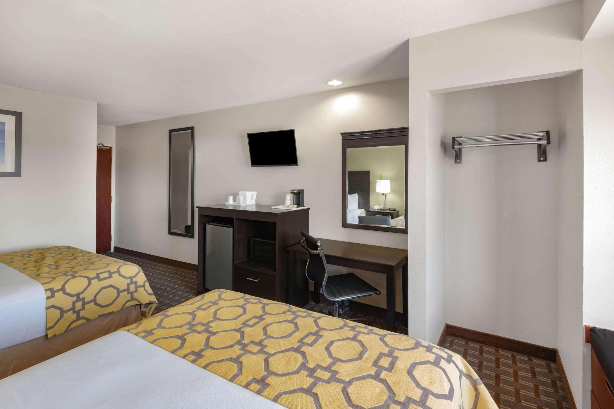 Baymont By Wyndham Farmington Hotel Exterior photo